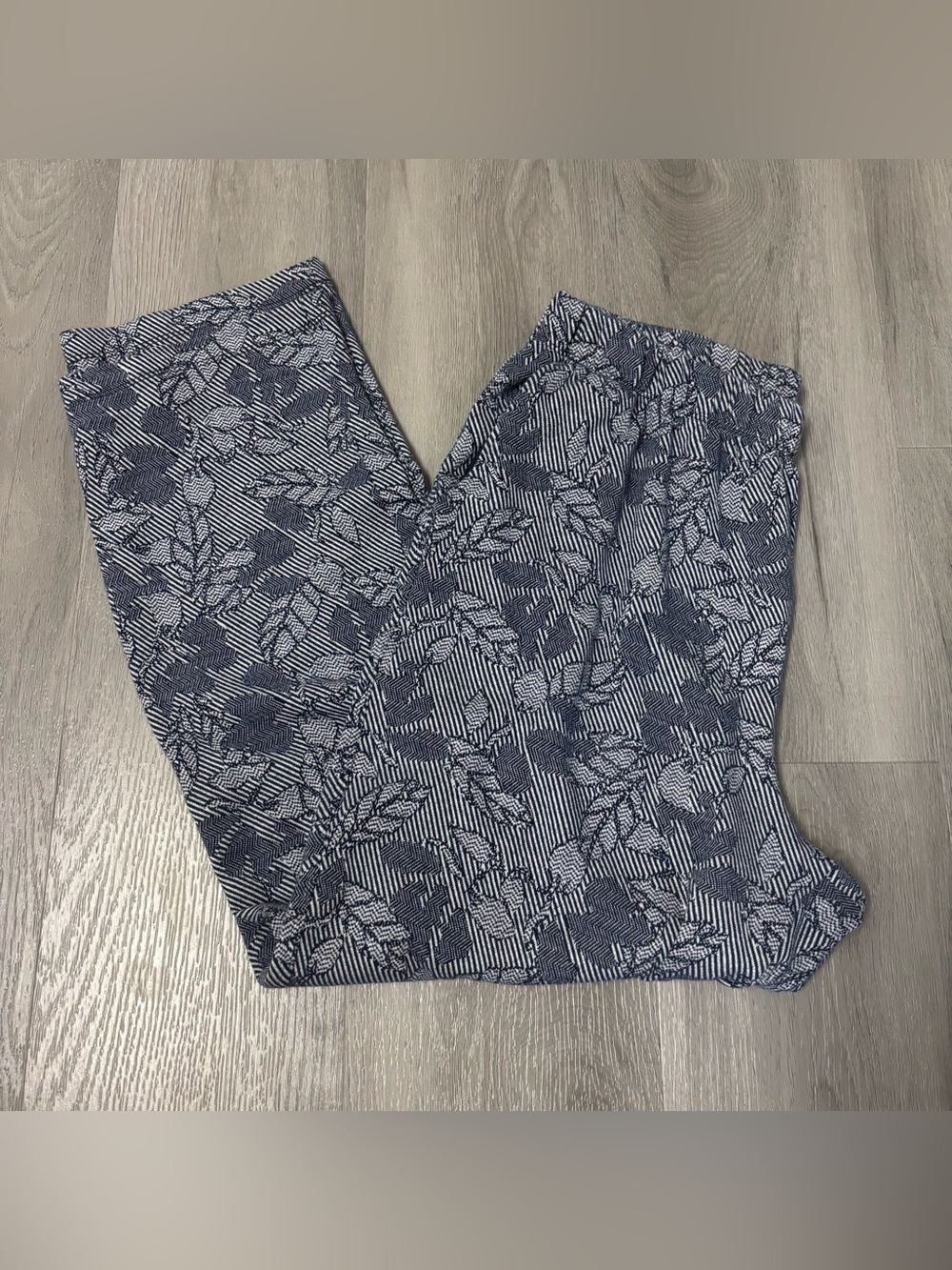 Lands End Elastic Waist Straight Leg Cropped Leaf Print Pants Blue Women’s MT